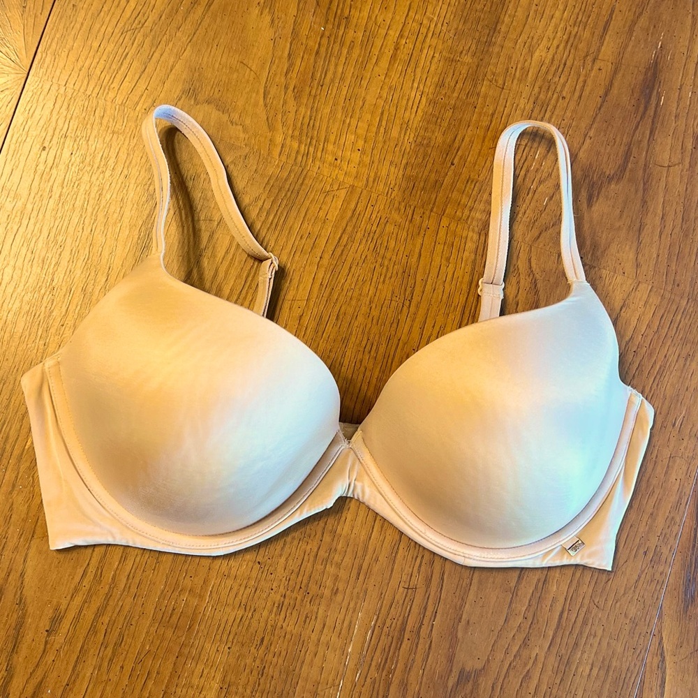 🩷Victoria’s Secret bras 38DD & 36DDD EUC in champagne tan color